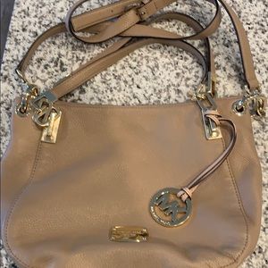 Michael Kors purse tan color In great conditions